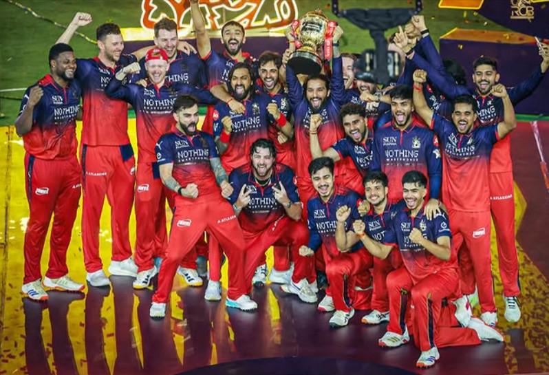RCB Players With Trophy In RCB vs GT Final