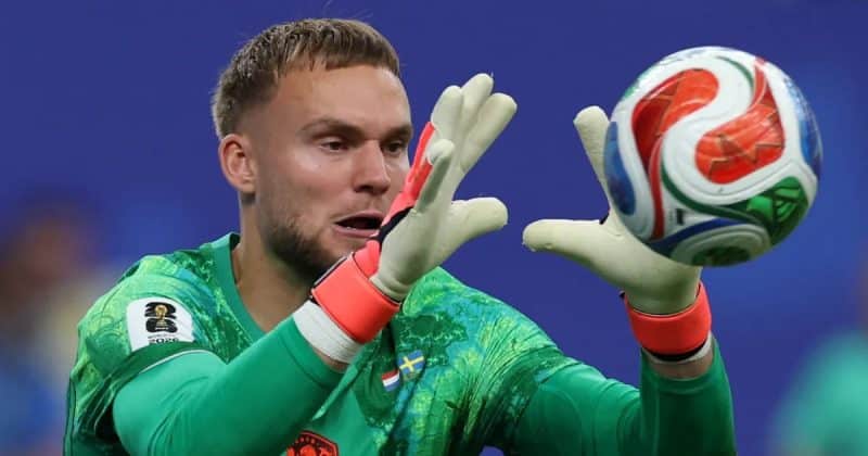 Bart Verbruggen strong save in Netherlands vs Morocco Game Bart Verbruggen strong save in Netherlands vs Morocco Game