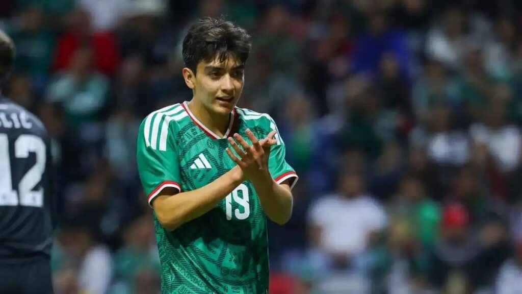 Gilberto Mora in Mexico vs South Africa Match Gilberto Mora in Mexico vs South Africa Match