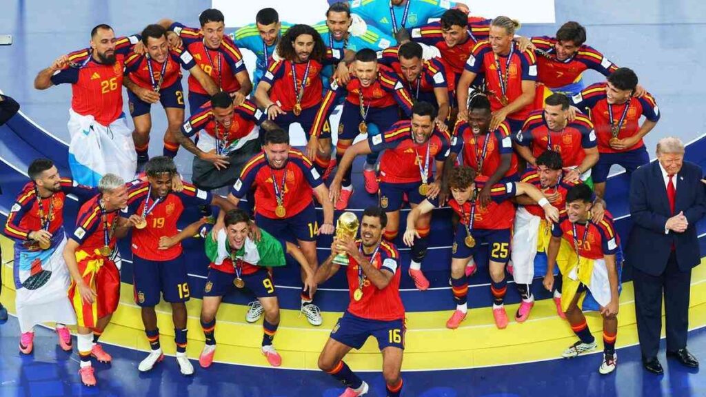 Spain Team With FIFA World Cup 2026 Trophy Spain Team With FIFA World Cup 2026 Trophy