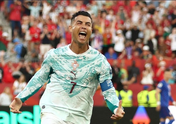 Cristiano Ronaldo Cristiano Ronaldo