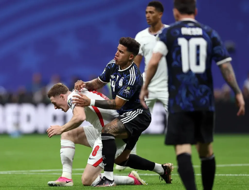 Heavy clash between Enzo Fernández and Elliot Anderson in England vs Argentina FIFA World Cup 2026 Semifinal Heavy clash between Enzo Fernández and Elliot Anderson in England vs Argentina FIFA World Cup 2026 Semifinal